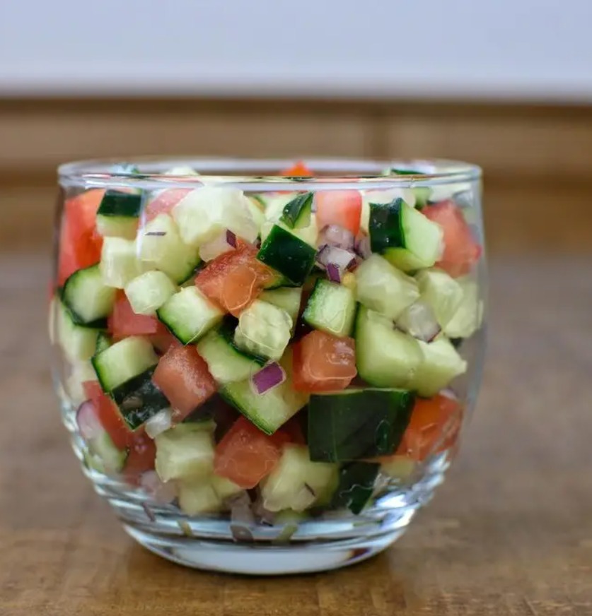 Ensalada de pepino con sardinas en Papillote